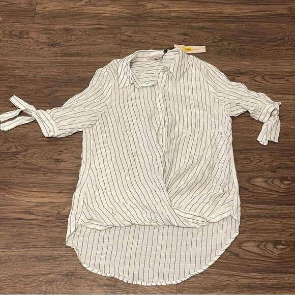 NWT BCBGeneration Faux Wrap 3/4 Sleeve Striped Blouse White Black Size XS - Picture 9 of 16